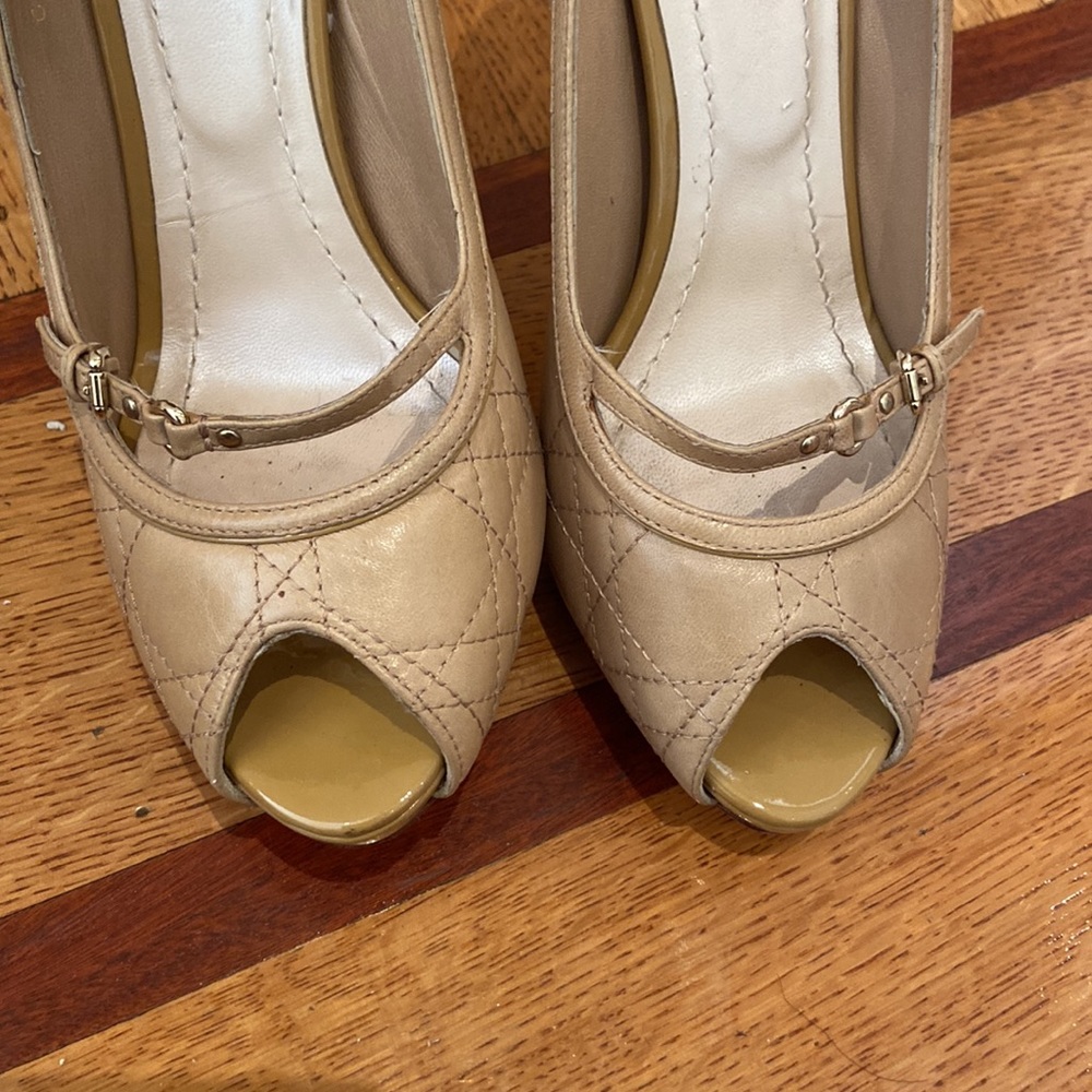 Christian Dior leather cross stitch taupe/tan pumps - Picture 3 of 7
